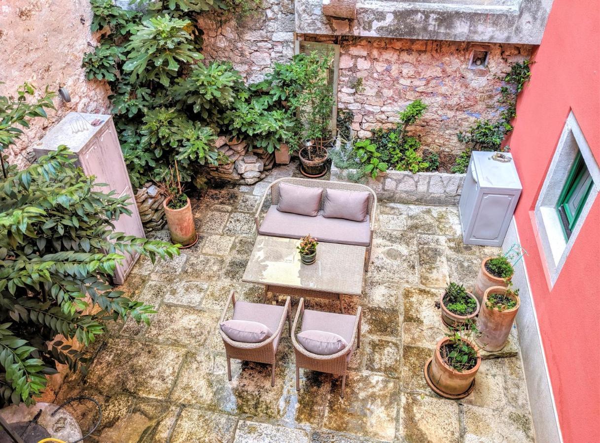 Private Courtyard Medieval Stone Home In Old Town Ровінь Екстер'єр фото