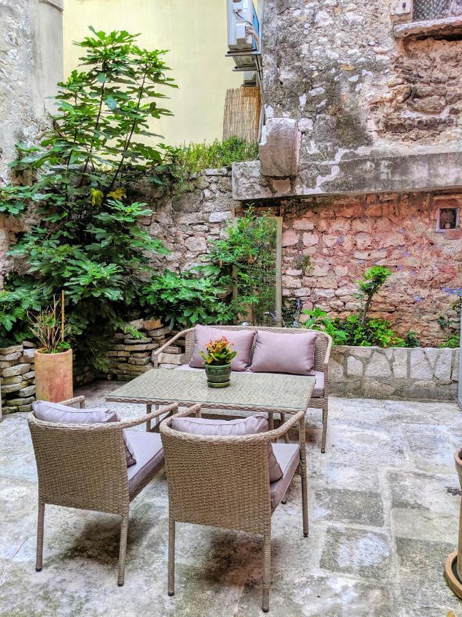 Private Courtyard Medieval Stone Home In Old Town Ровінь Екстер'єр фото